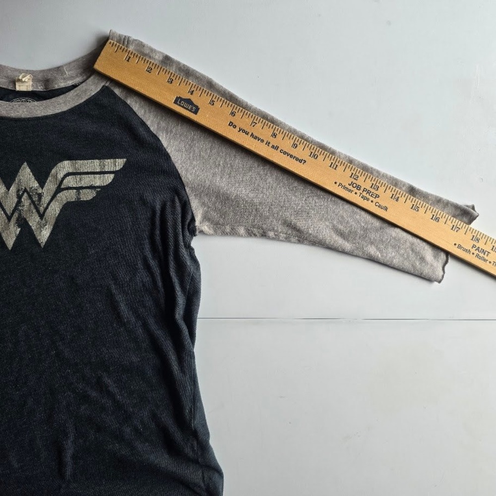 Wonder Woman Under Armour Heat Gear 3/4 Sleeve Raglan Shirt Womens S Athleisure - Picture 11 of 16